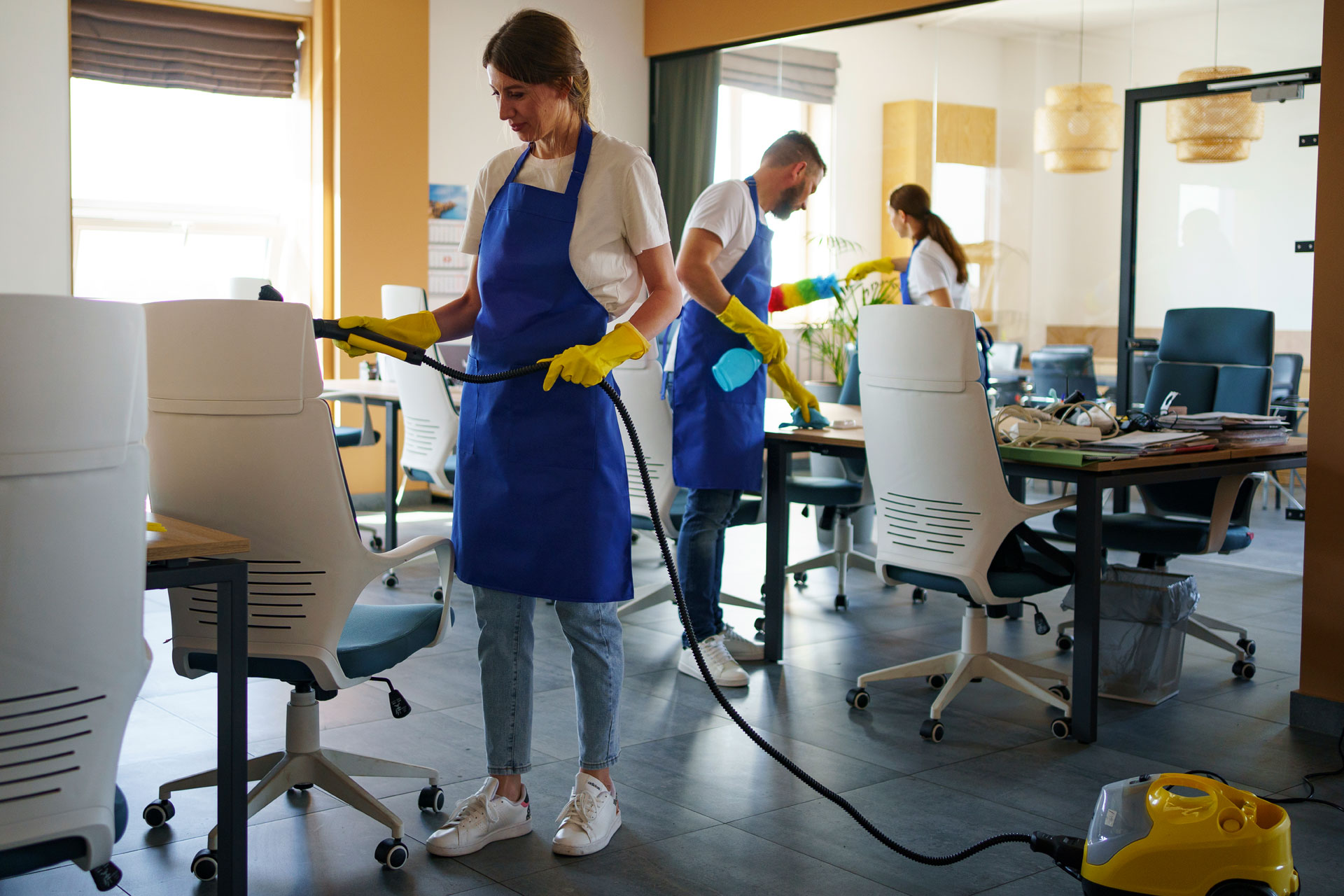 Ambiente di lavoro sicuro: guida alle norme di pulizia in ufficio