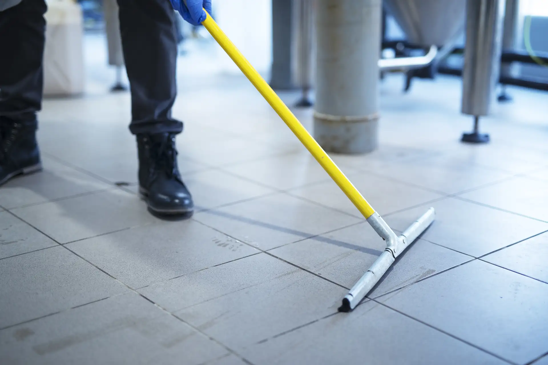 pulizia pavimenti industriali como