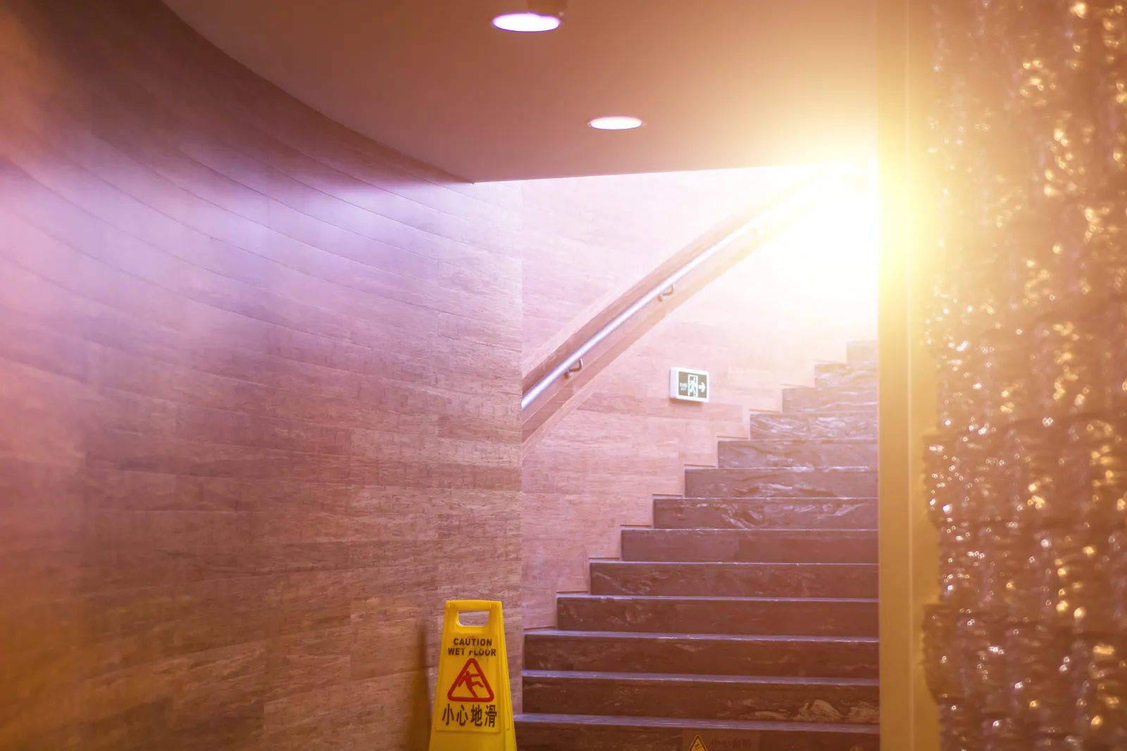 pulizia scale condominio como segnaletica sicurezza