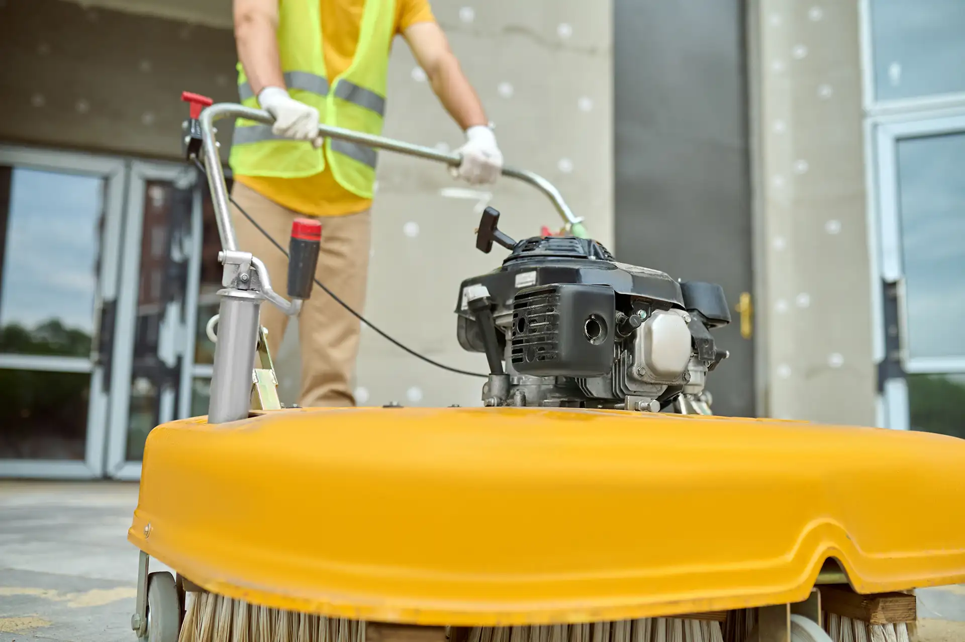 spazzatrice piazzale cantiere como